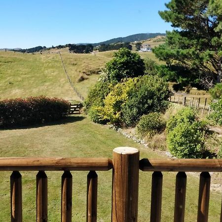 Hilltop Lodge Porirua Buitenkant foto